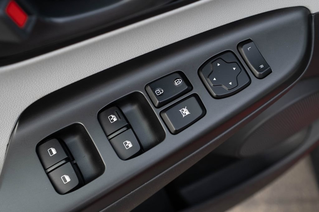 Used 2023 Hyundai Kona SEL image 18