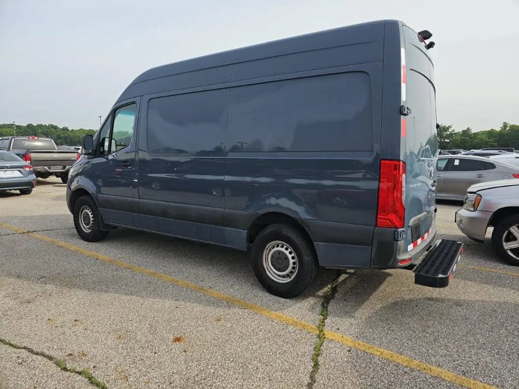 Used 2019 Mercedes-Benz Sprinter 144 image 2