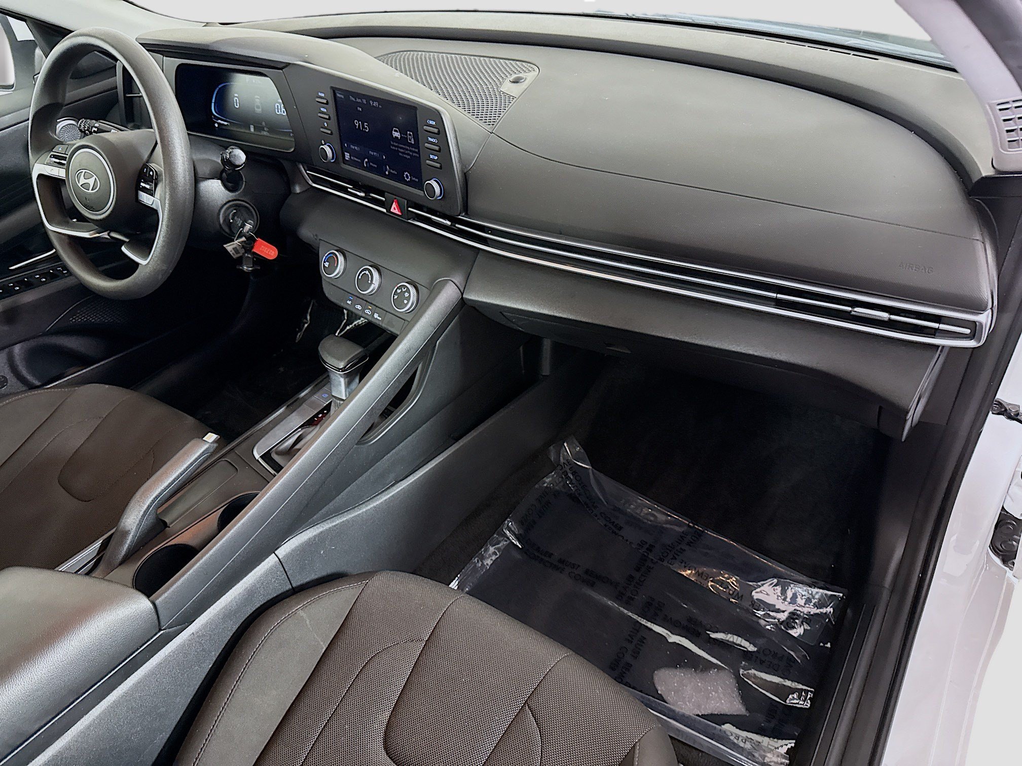 Used 2025 Hyundai Elantra SE FWD image 29