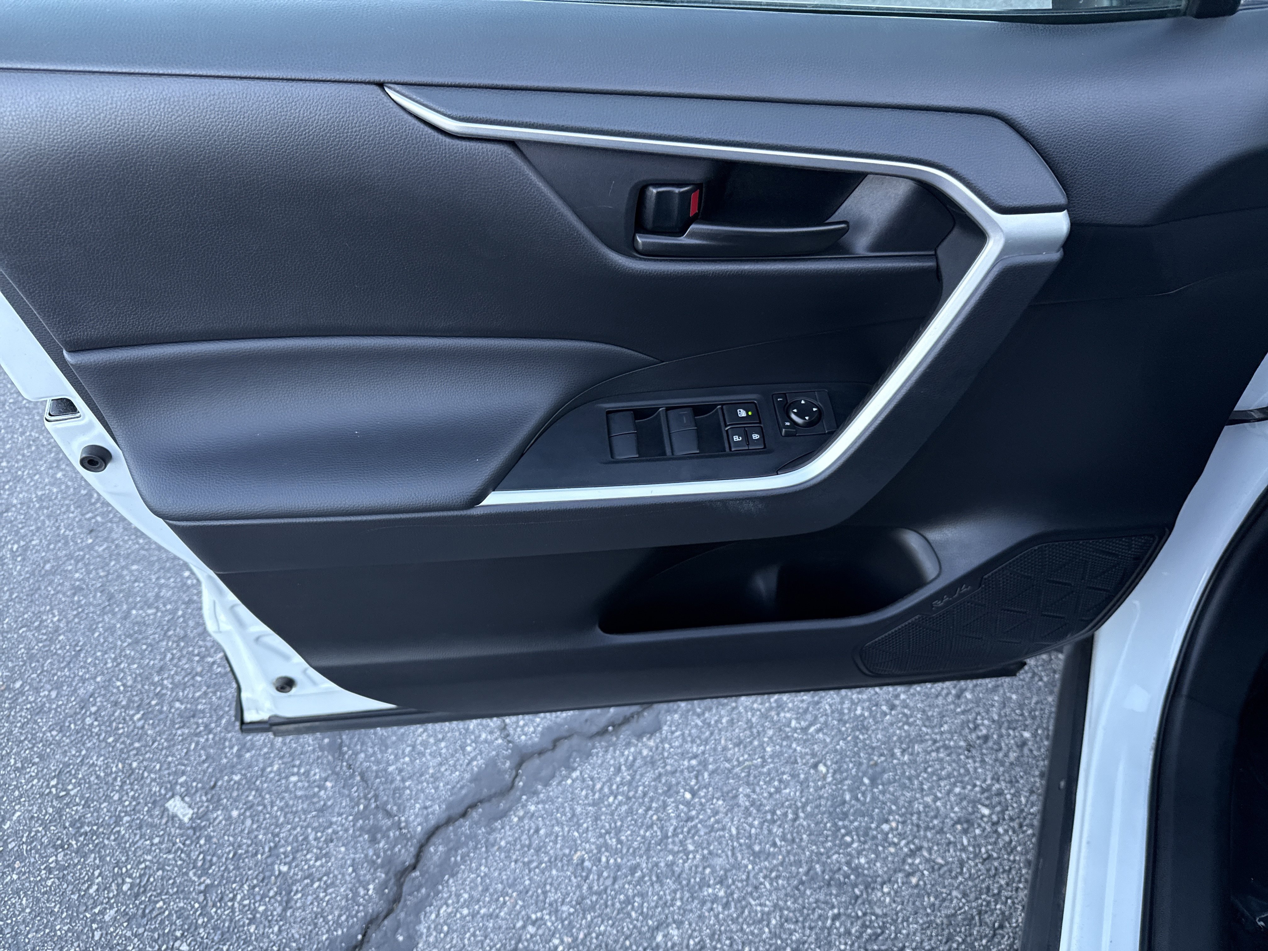 Used 2023 Toyota RAV4 LE image 18