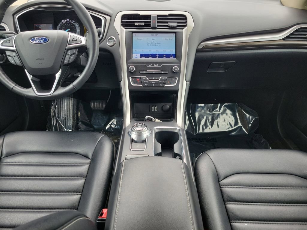 Used 2020 Ford Fusion SEL FWD image 12