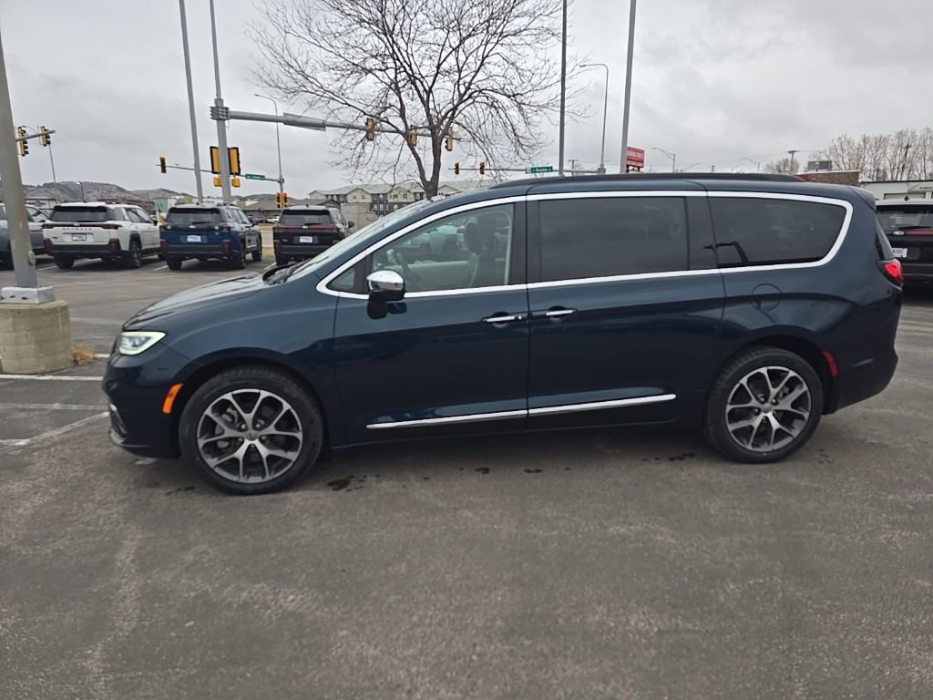Used 2022 Chrysler Pacifica Limited image 4
