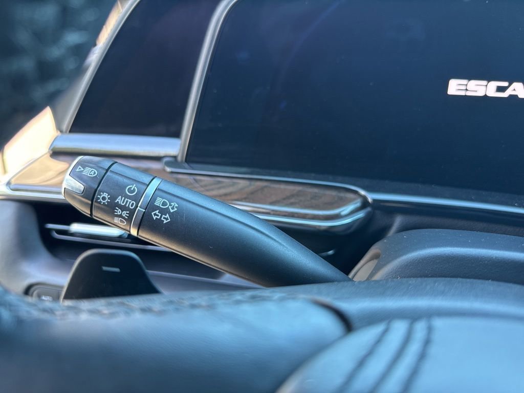 Used 2023 Cadillac Escalade Sport Platinum image 9