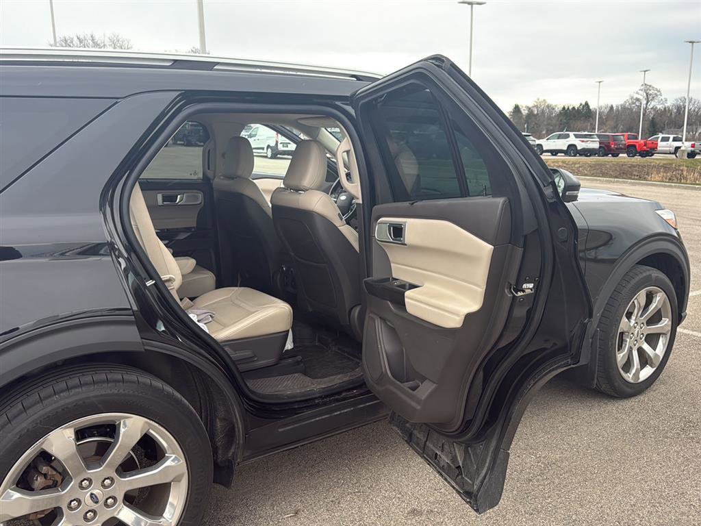 Used 2020 Ford Explorer Platinum w/ Premium Technology Package AWD/4WD image 19