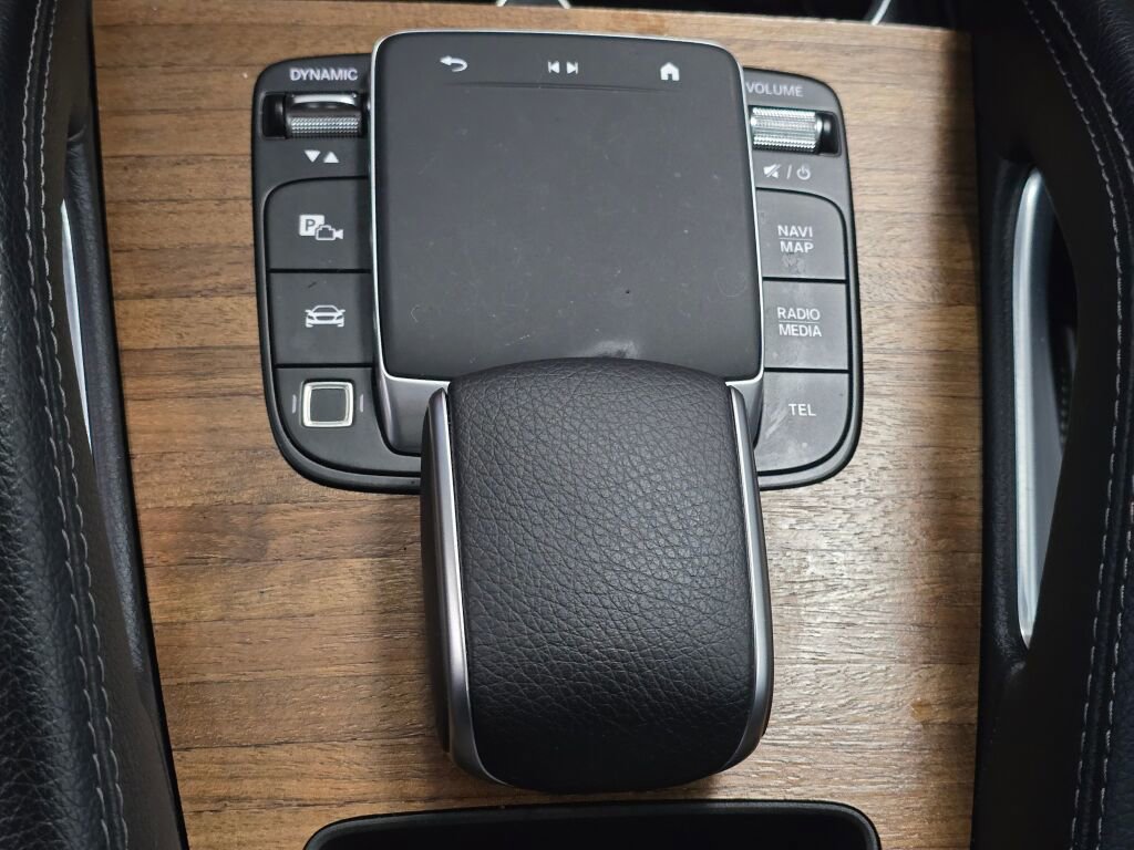 Used 2025 Mercedes-Benz GLE 350 4MATIC w/ Driver Assistance Package image 16