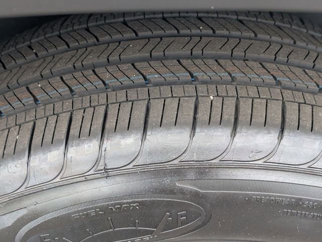 Used 2023 Chevrolet Traverse LT image 9