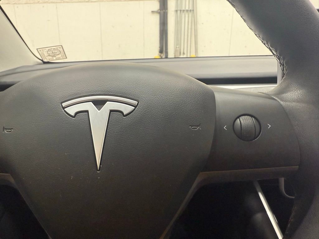 Used 2020 Tesla Model 3 Standard Range image 19