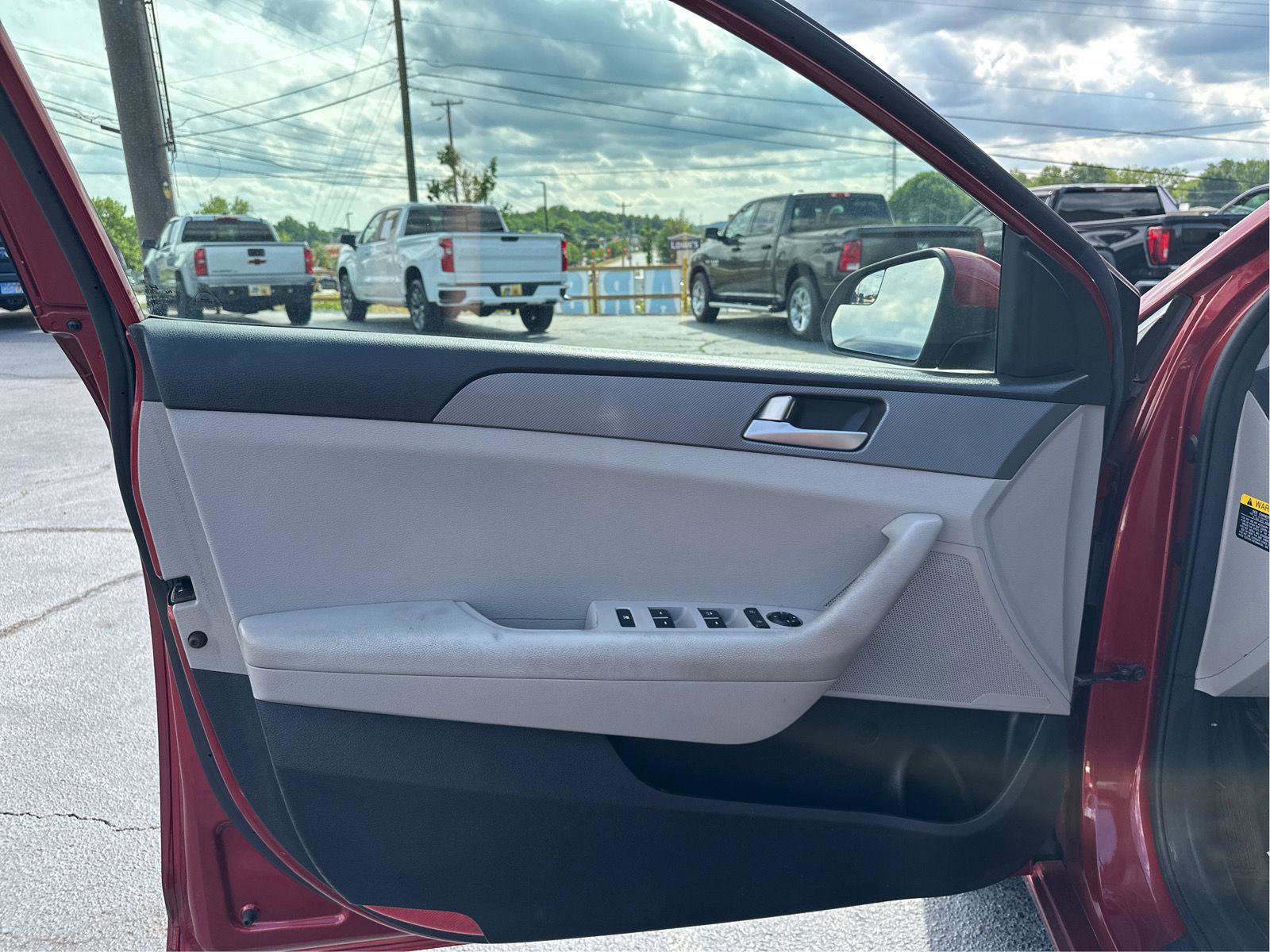 Used 2015 Hyundai Sonata SE FWD image 7