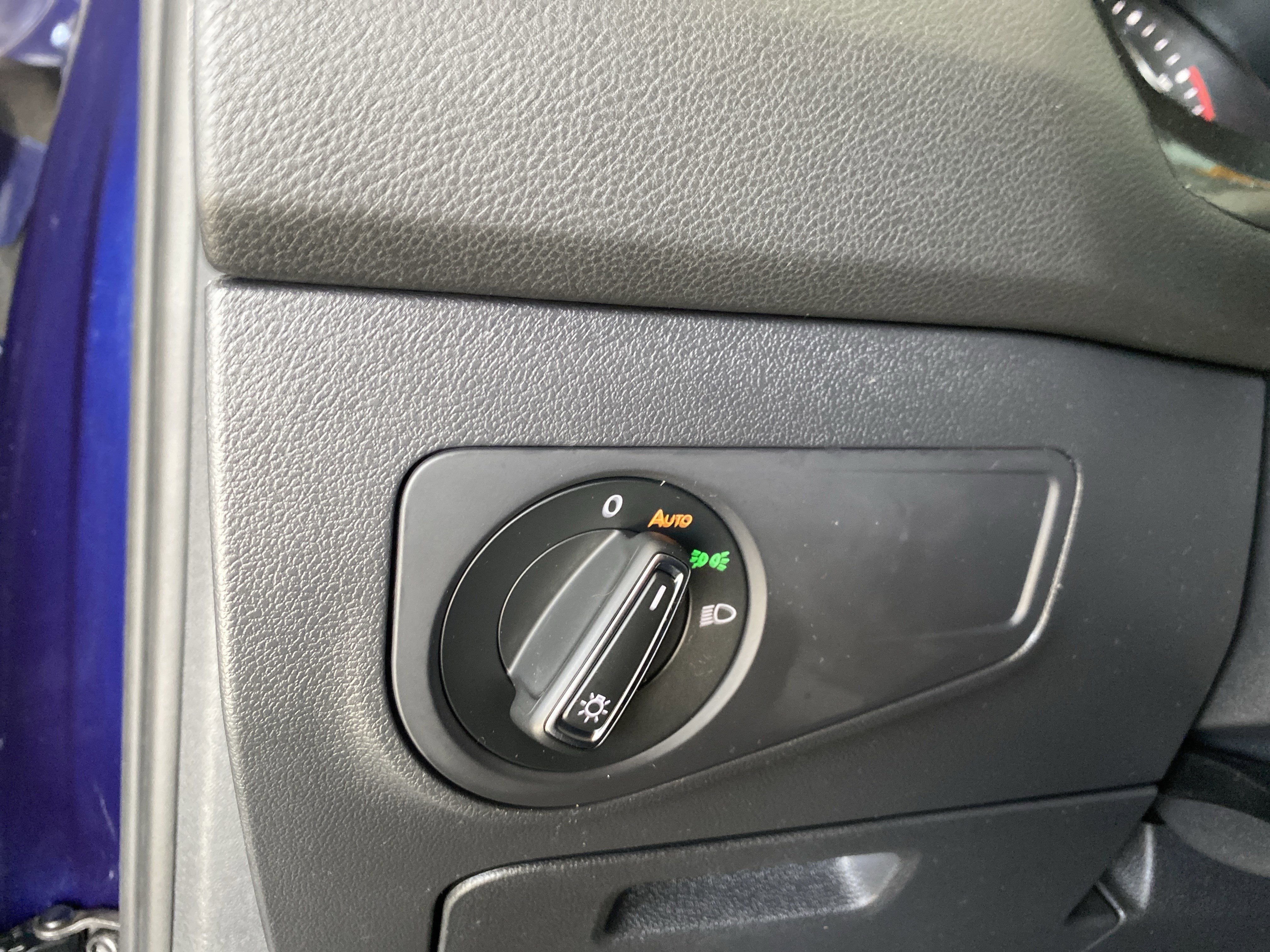 Used 2021 Volkswagen Tiguan SE image 10