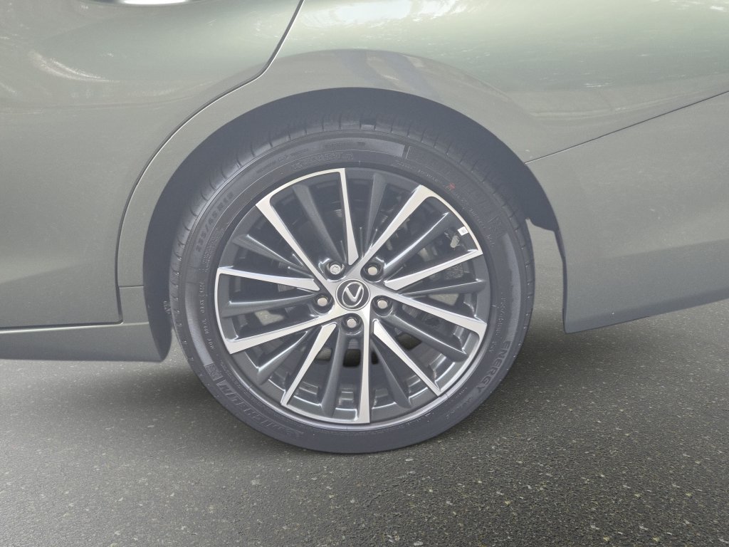 Used 2025 Lexus ES 300h w/ Premium Package FWD image 36