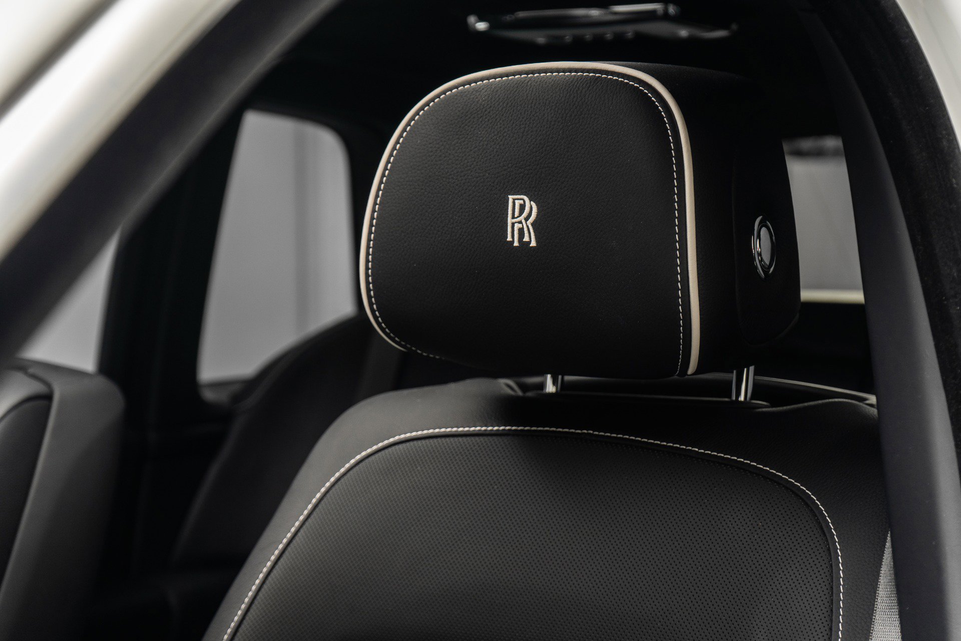 Used 2020 Rolls-Royce Cullinan image 26