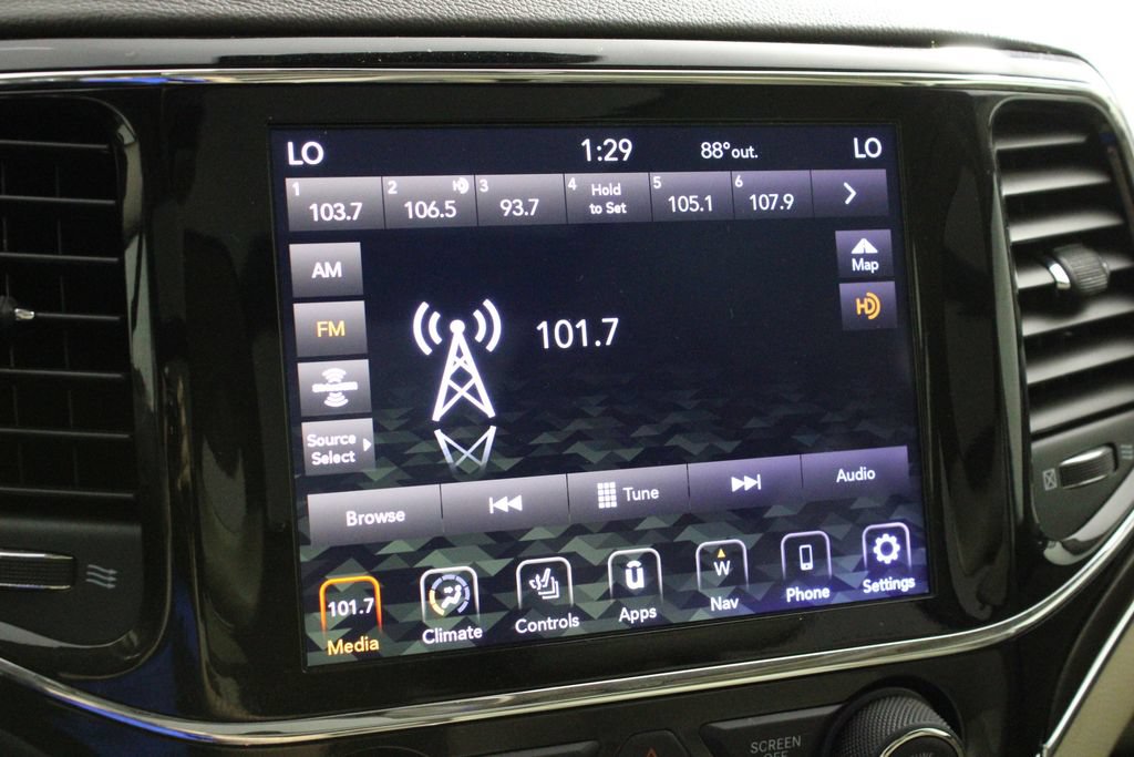 Used 2021 Jeep Grand Cherokee Overland AWD/4WD image 32