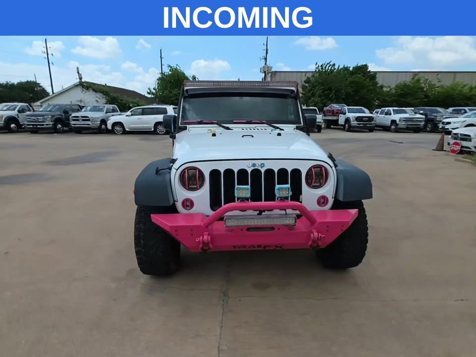 Used 2015 Jeep Wrangler Unlimited Rubicon w/ Connectivity Group AWD/4WD image 10