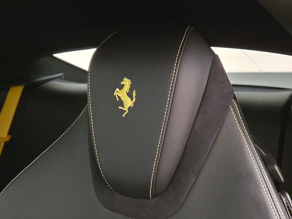 Used 2022 Ferrari Roma RWD image 32