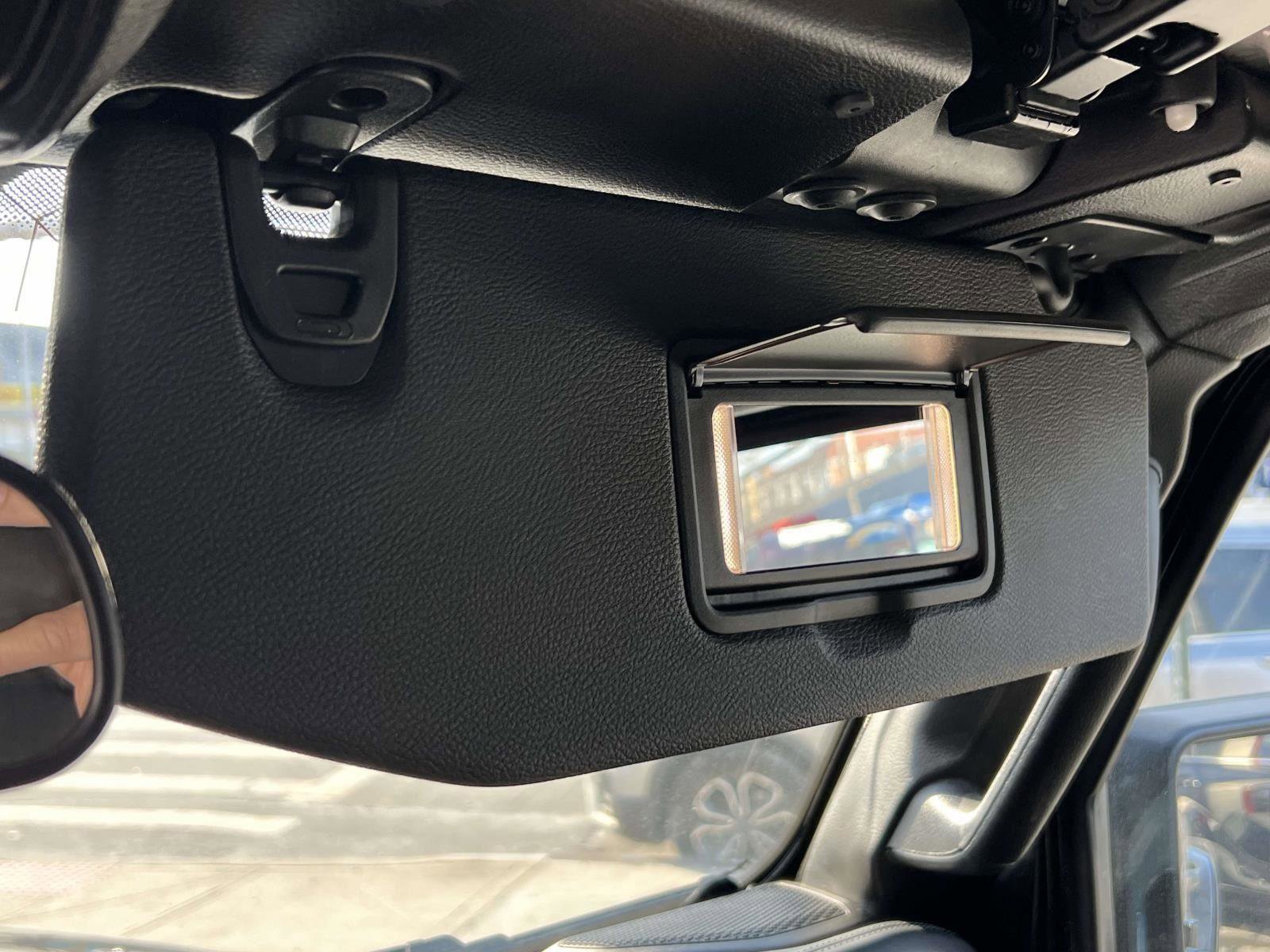 Used 2025 Jeep Wrangler Sahara image 34