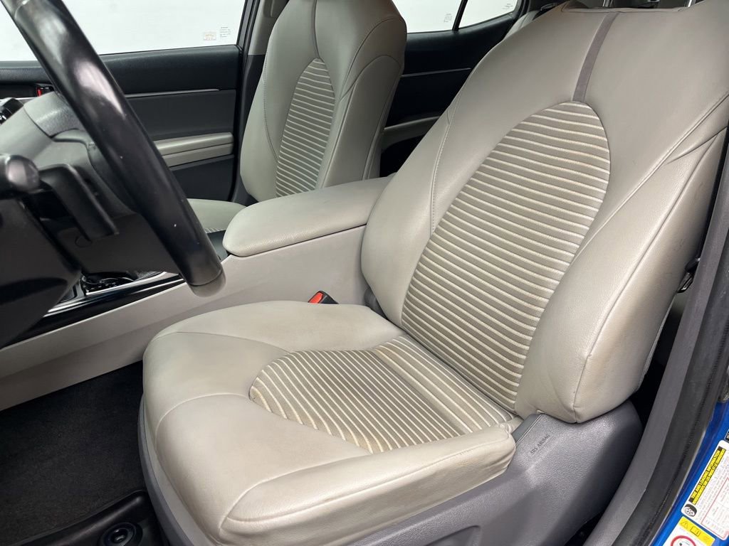 Used 2018 Toyota Camry SE image 19