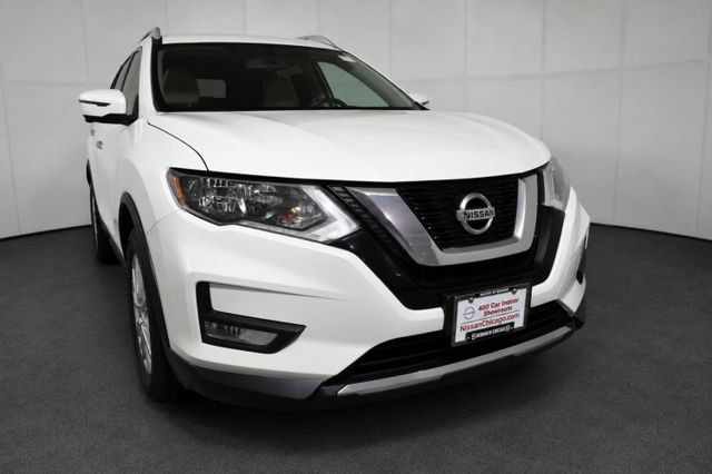 Used 2017 Nissan Rogue SV w/ SV Premium Package FWD image 3