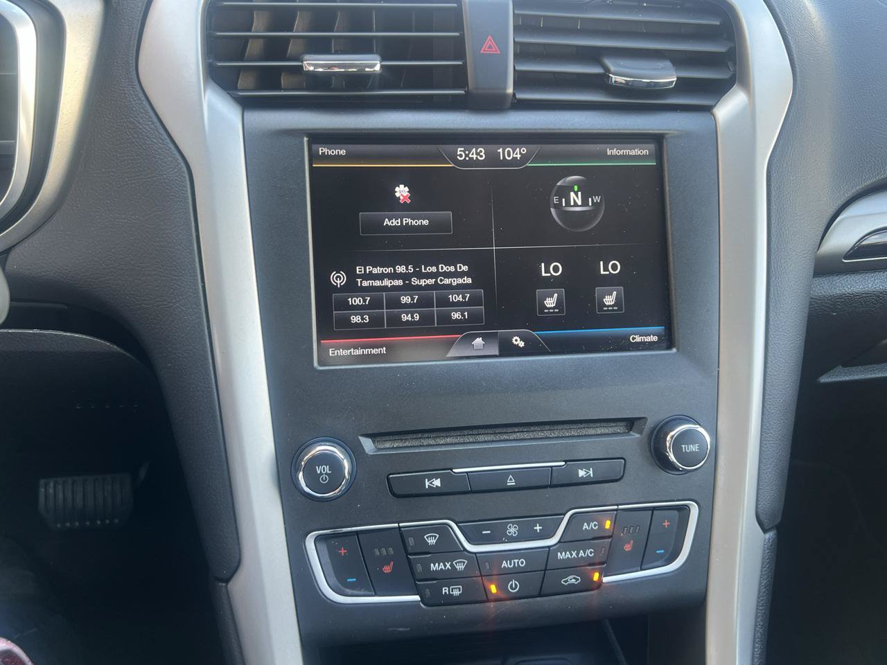 Used 2016 Ford Fusion SE w/ Equipment Group 202A AWD/4WD image 19