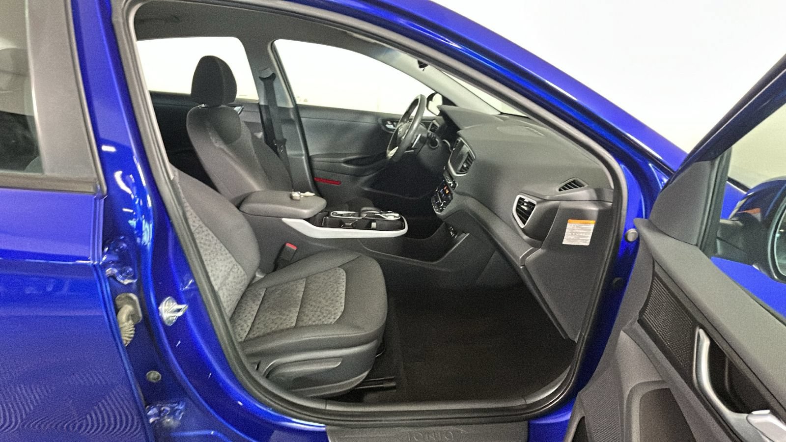 Used 2019 Hyundai Ioniq Electric FWD image 35