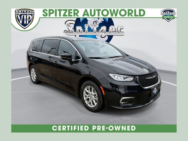 Used 2025 Chrysler Pacifica Select