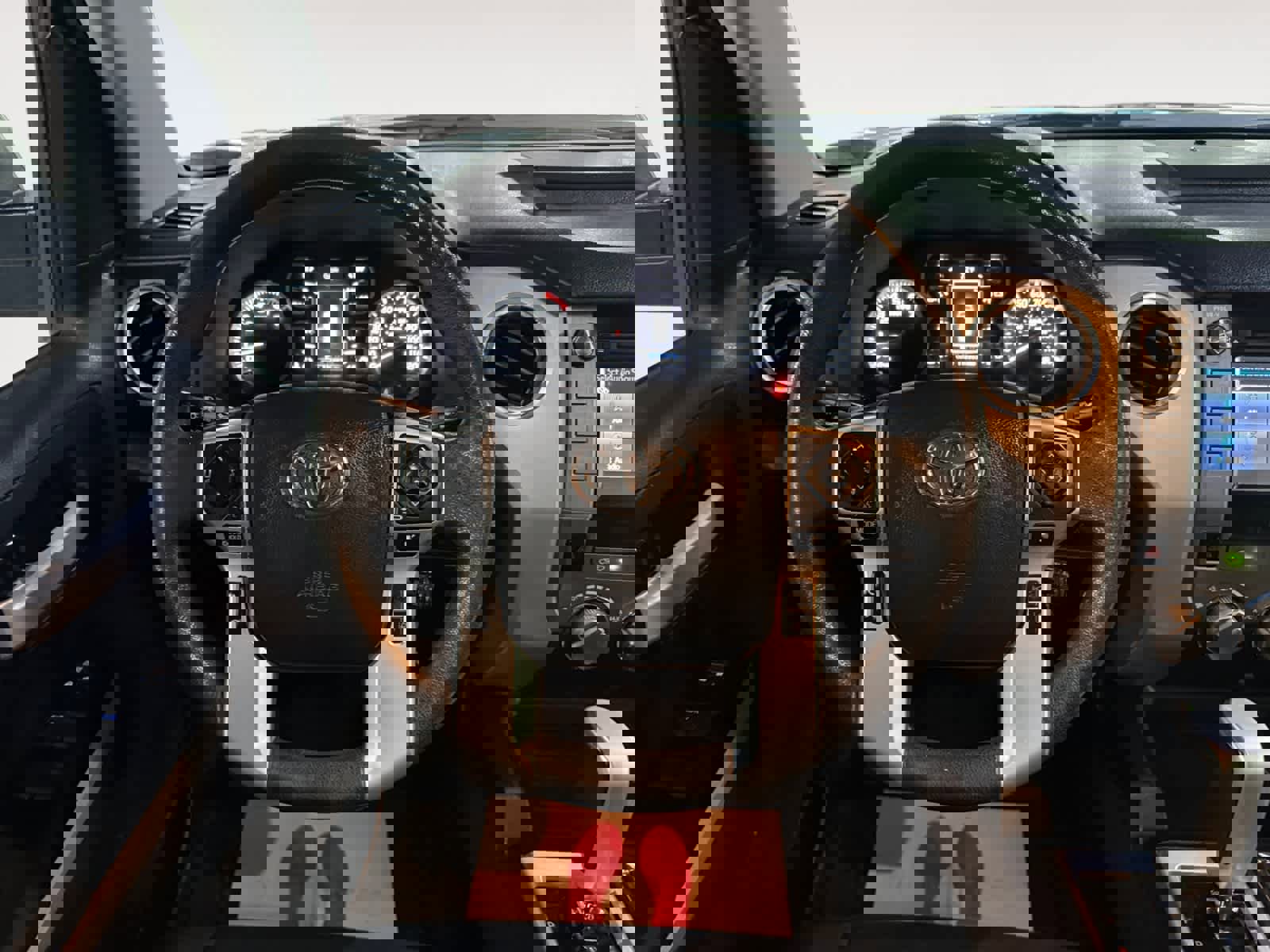 Used 2018 Toyota Tundra SR5 w/ SR5 Upgrade Package image 19