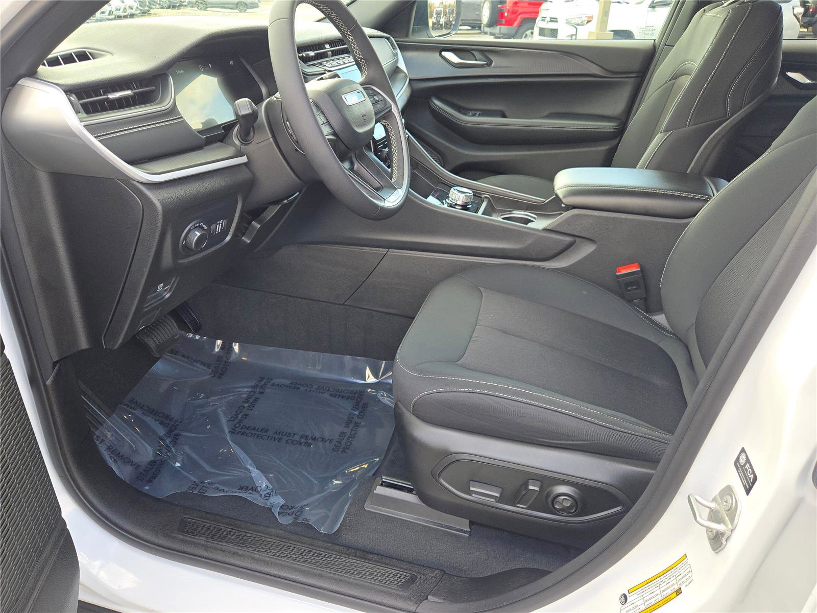 Certified 2024 Jeep Grand Cherokee Laredo X image 28