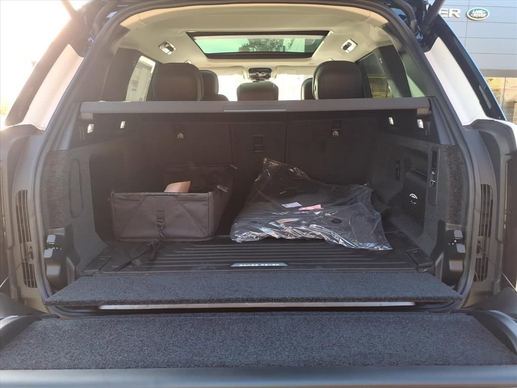 New 2025 Land Rover Range Rover SE image 10