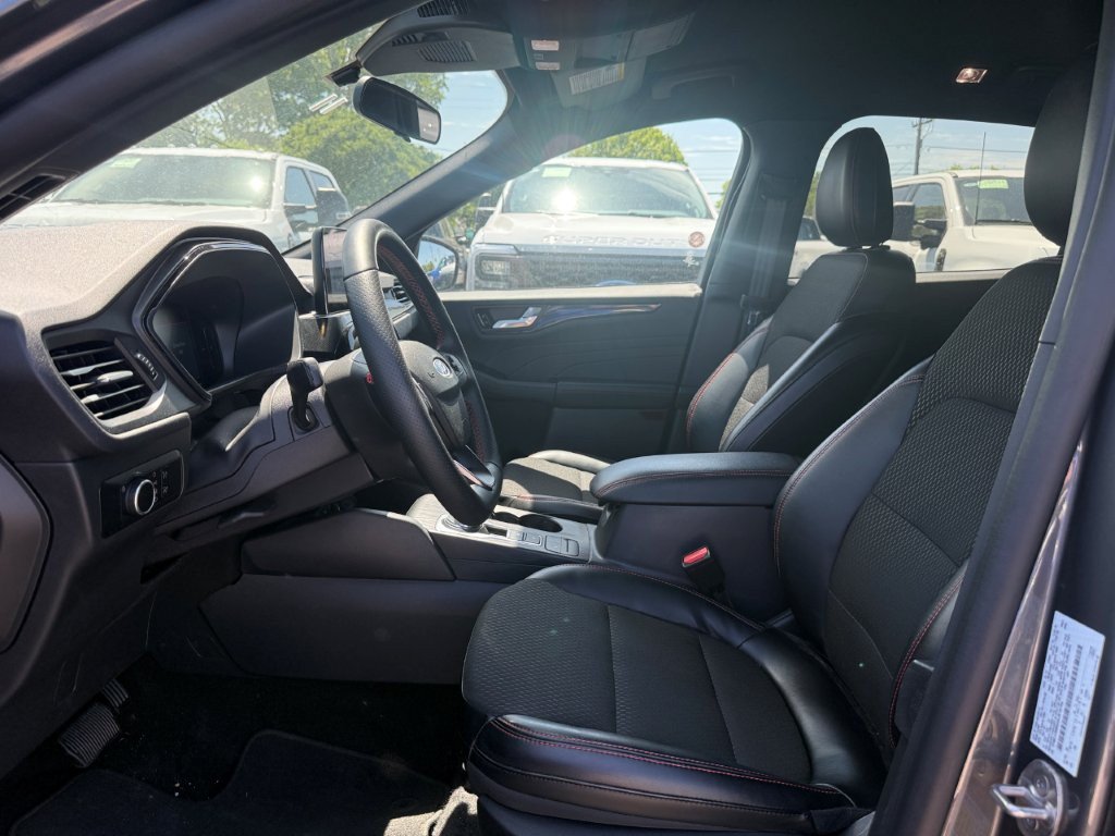 Used 2025 Ford Escape ST-Line AWD/4WD image 13