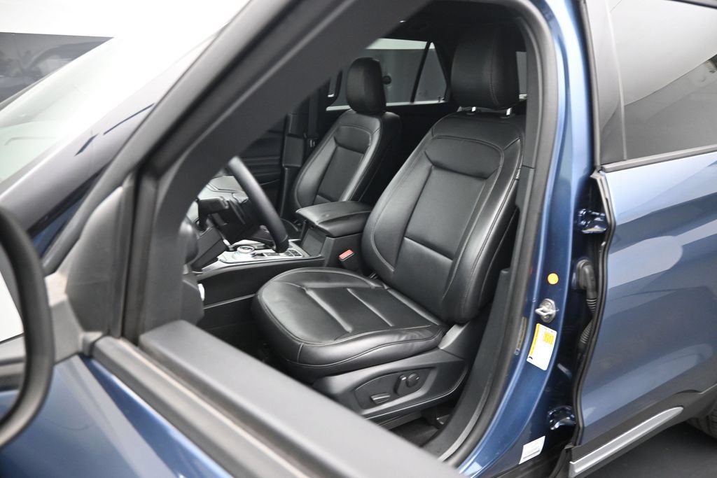 Certified 2020 Ford Explorer XLT w/ Equipment Group 202A RWD image 9