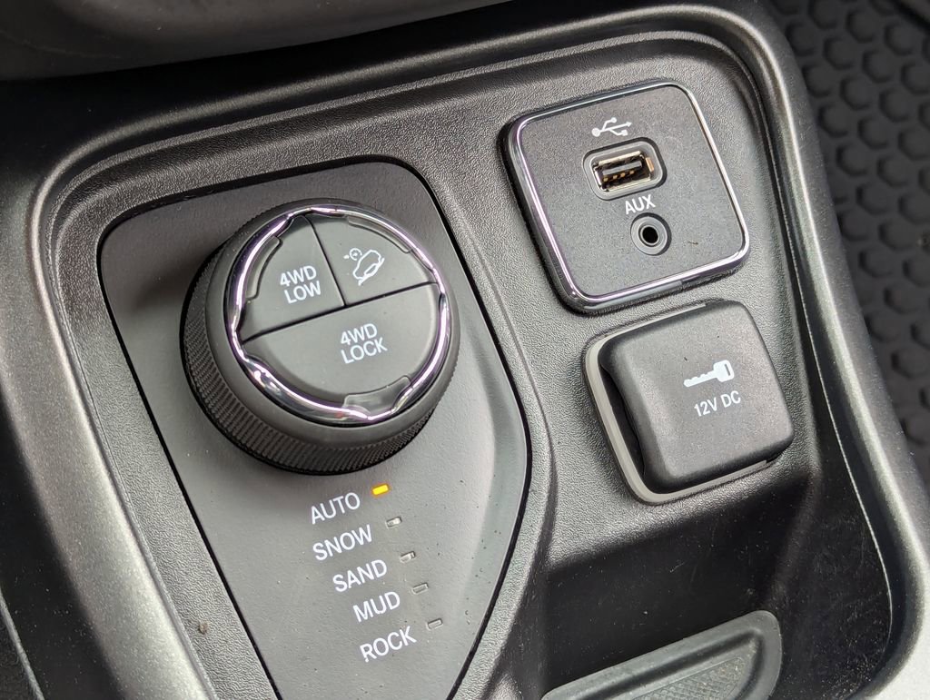 Used 2018 Jeep Compass Trailhawk w/ Navigation Group image 22