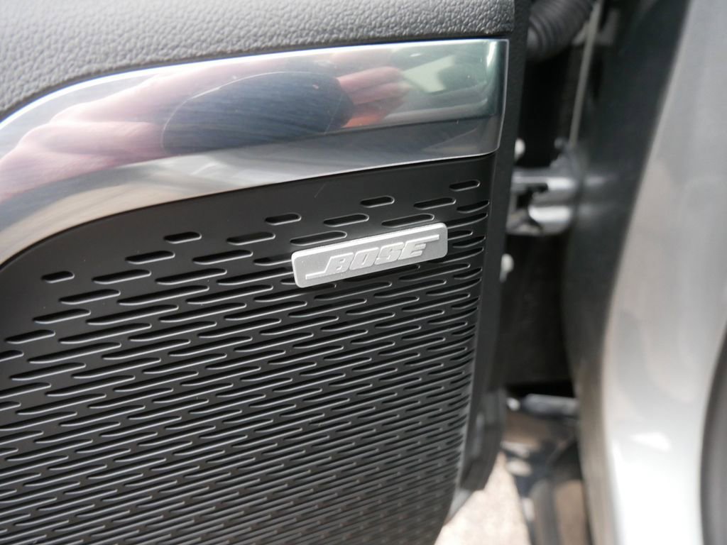 Used 2024 Chevrolet Traverse RS image 16