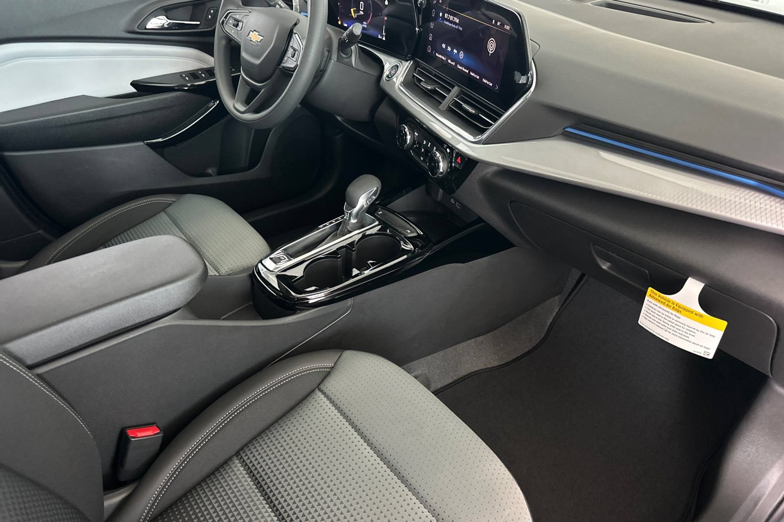 New 2026 Chevrolet Trax LT w/ Sunroof Package FWD image 16