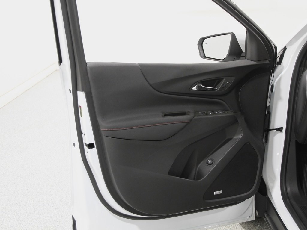 Used 2023 Chevrolet Equinox RS w/ RS Leather Package image 4