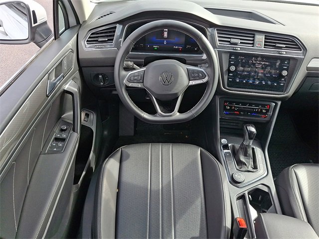 Used 2022 Volkswagen Tiguan SE image 2