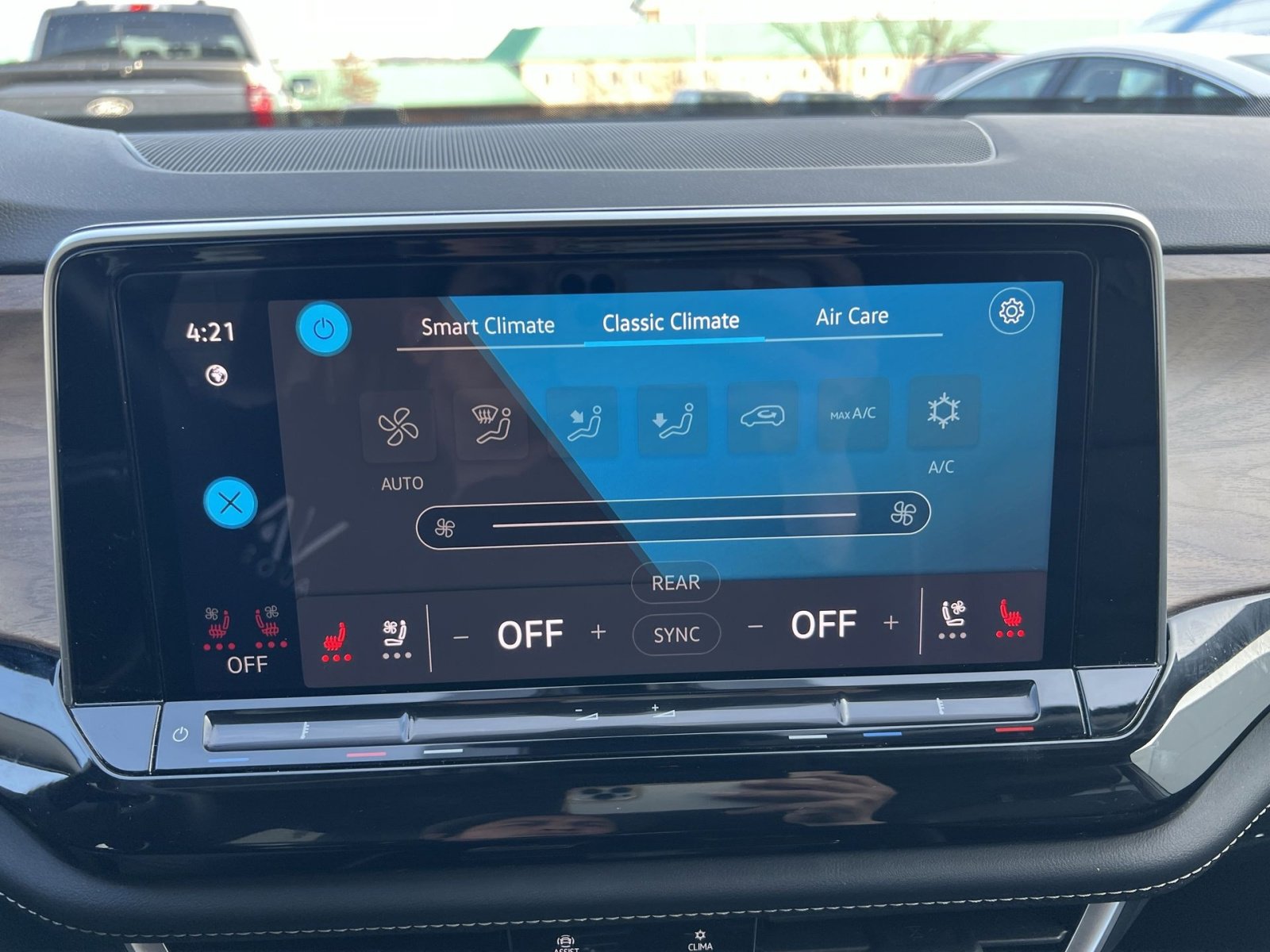 Used 2024 Volkswagen Atlas SE image 20