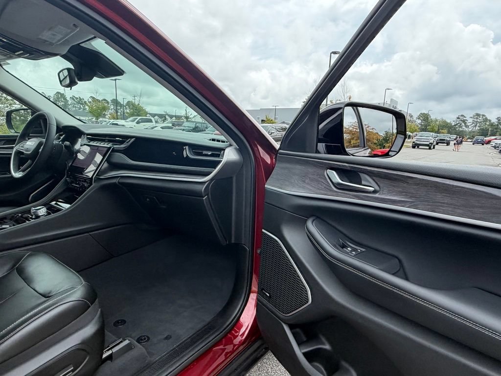 Used 2023 Jeep Grand Cherokee 4WD 4xe image 32