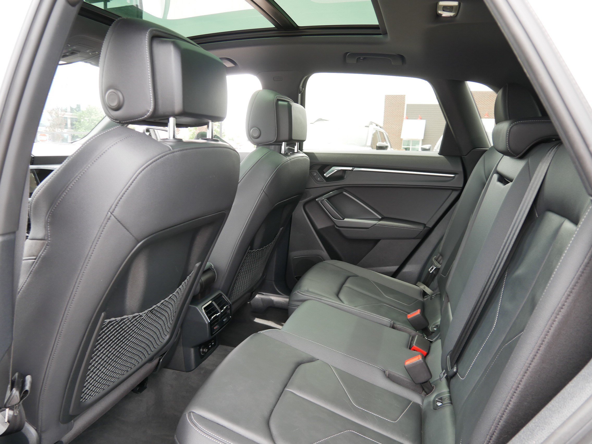 Certified 2022 Audi Q3 2.0T Premium Plus w/ Premium Plus Package AWD/4WD image 33