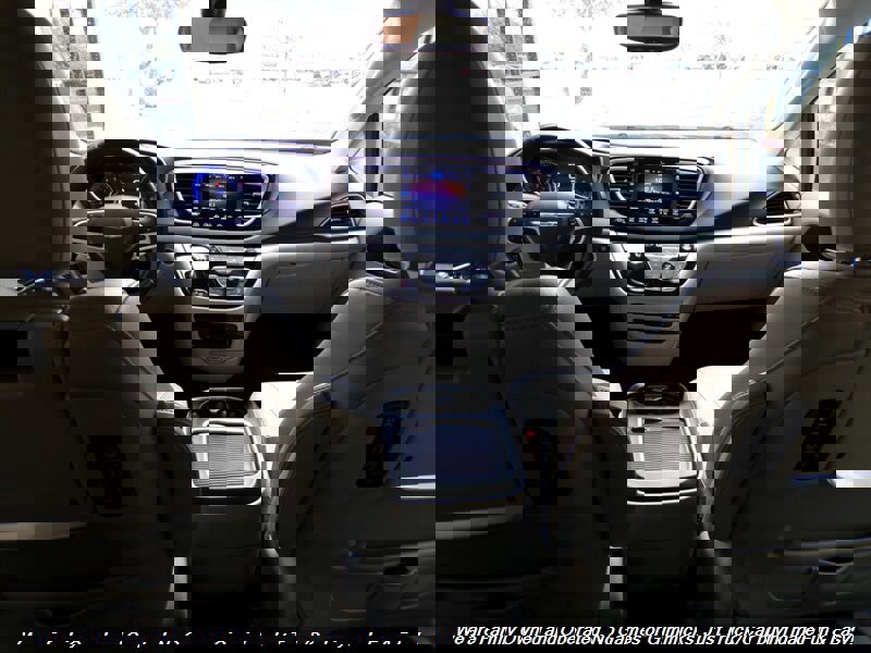 Used 2017 Chrysler Pacifica Touring-L Plus image 35