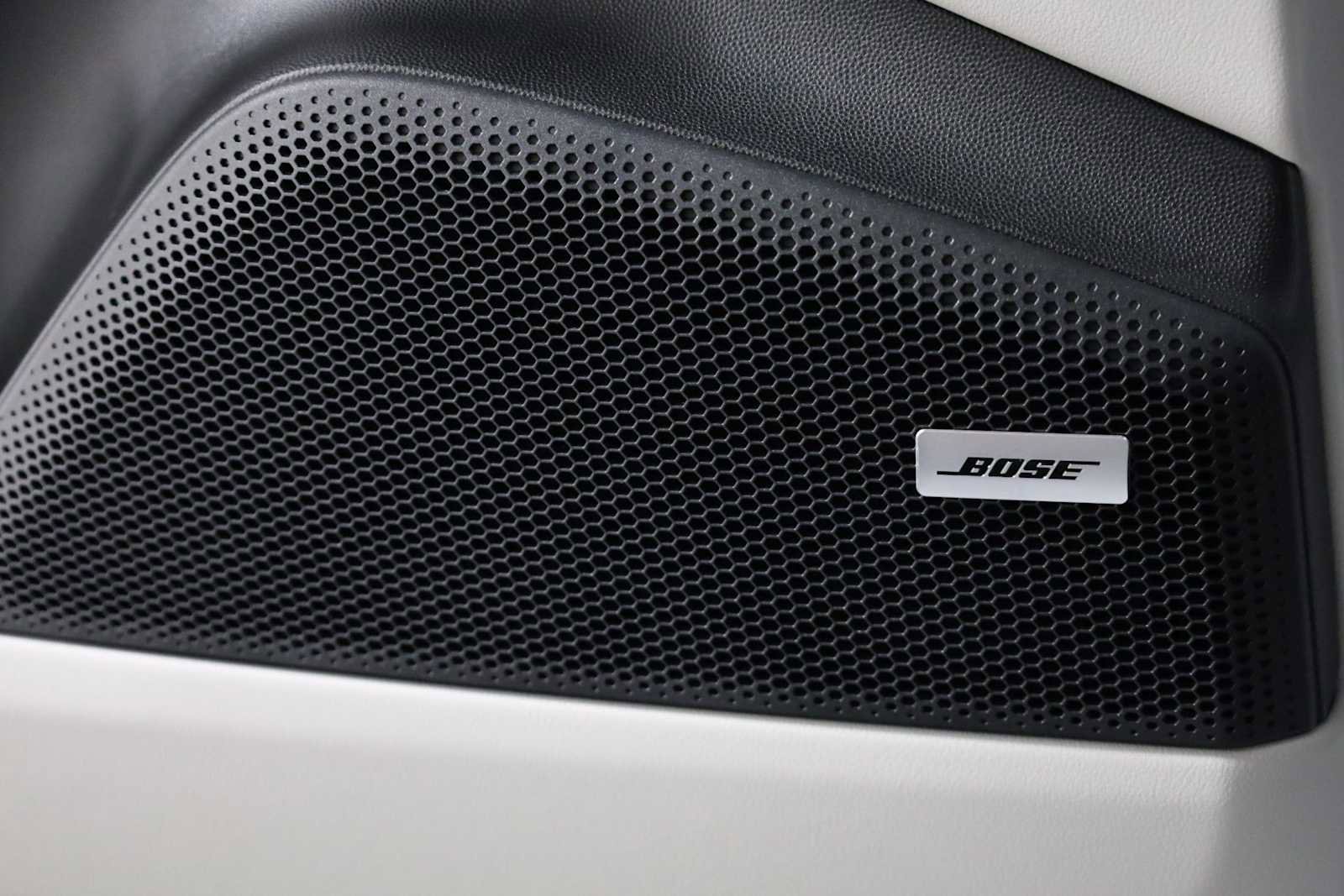 Certified 2025 Porsche Macan Electric image 17