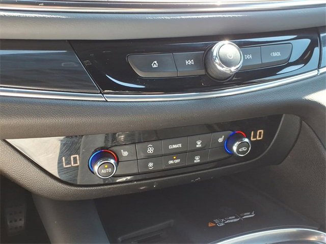Used 2022 Buick Enclave Essence w/ Sport Touring Edition image 23