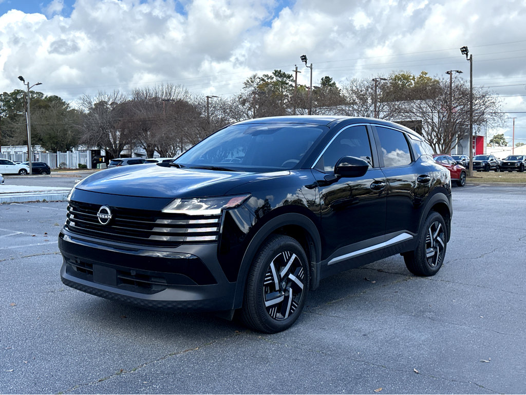 Used 2025 Nissan Kicks SV FWD image 3
