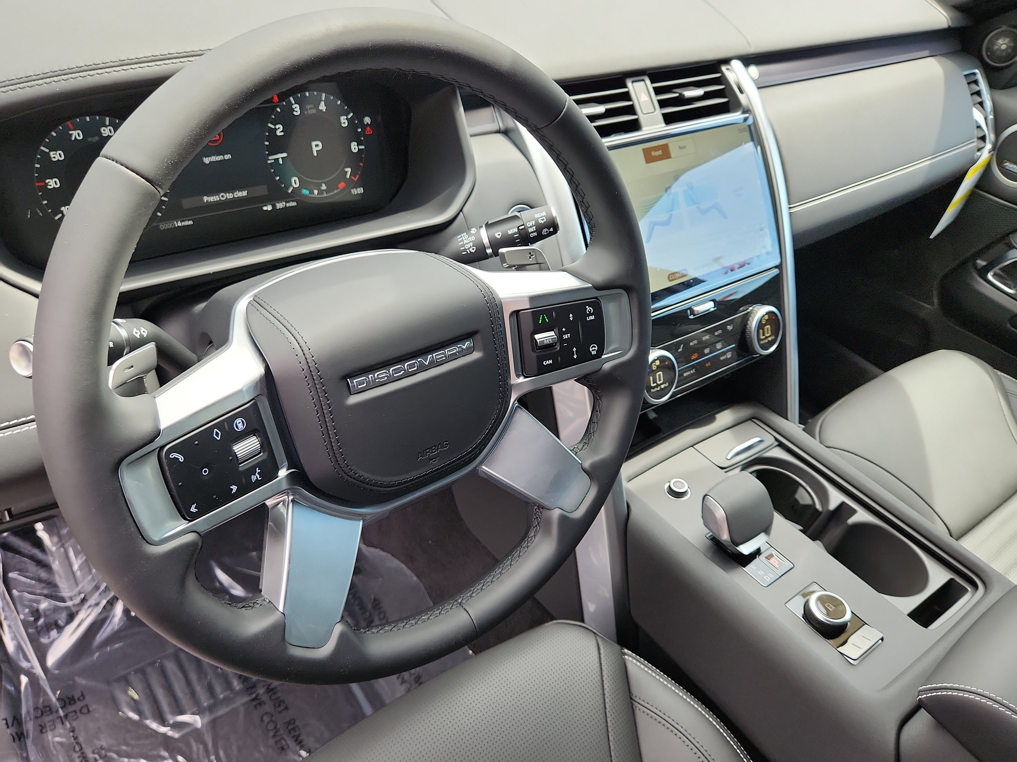 New 2025 Land Rover Discovery Metropolitan Edition image 11