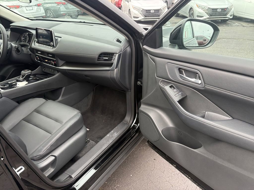 Used 2026 Nissan Rogue SV w/ SV Premium Package image 18