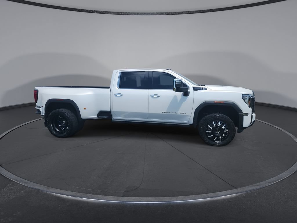Used 2024 GMC Sierra 3500 Denali Ultimate AWD/4WD image 9