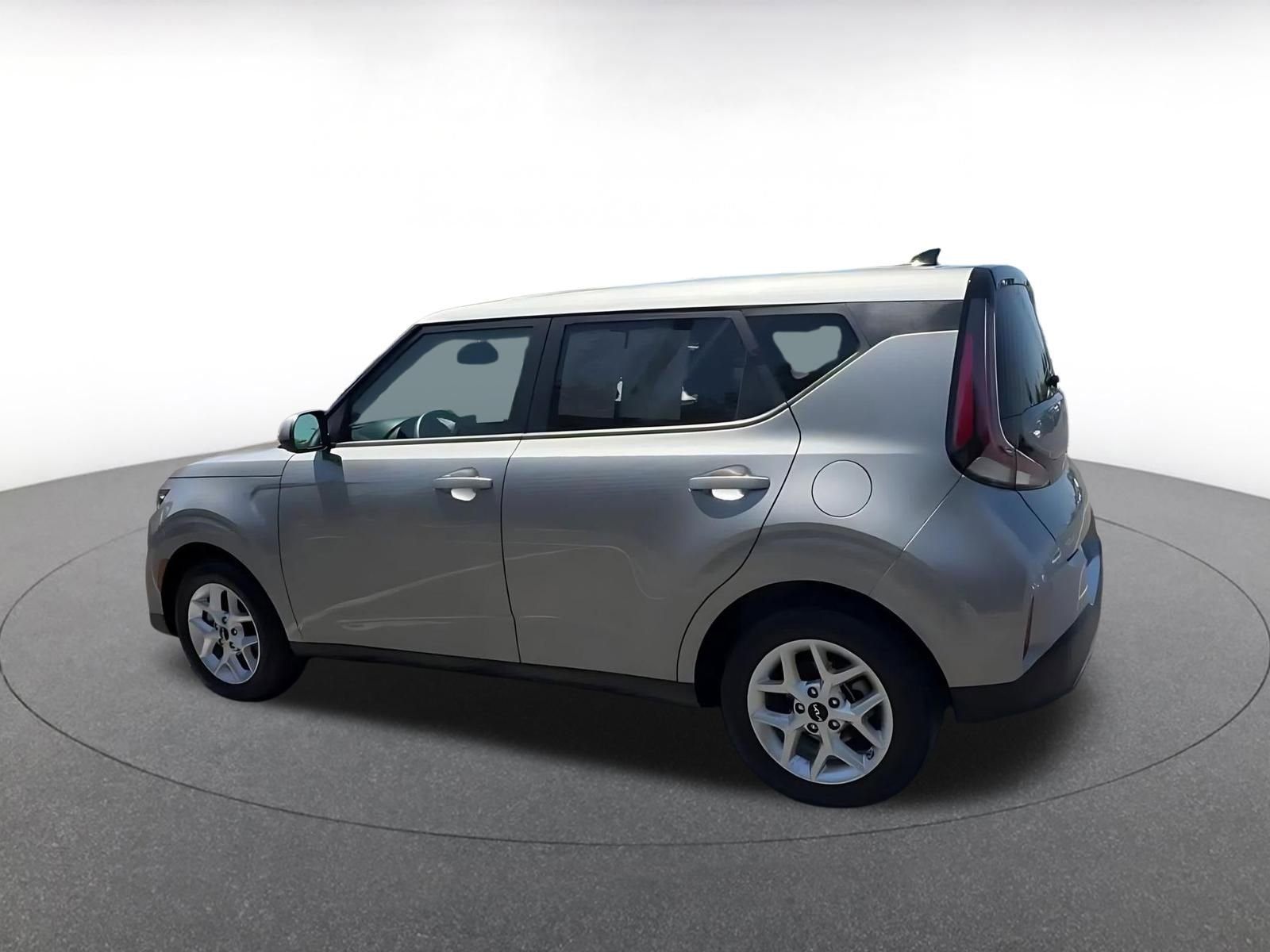 Used 2025 Kia Soul LX w/ LX Technology Package FWD image 10