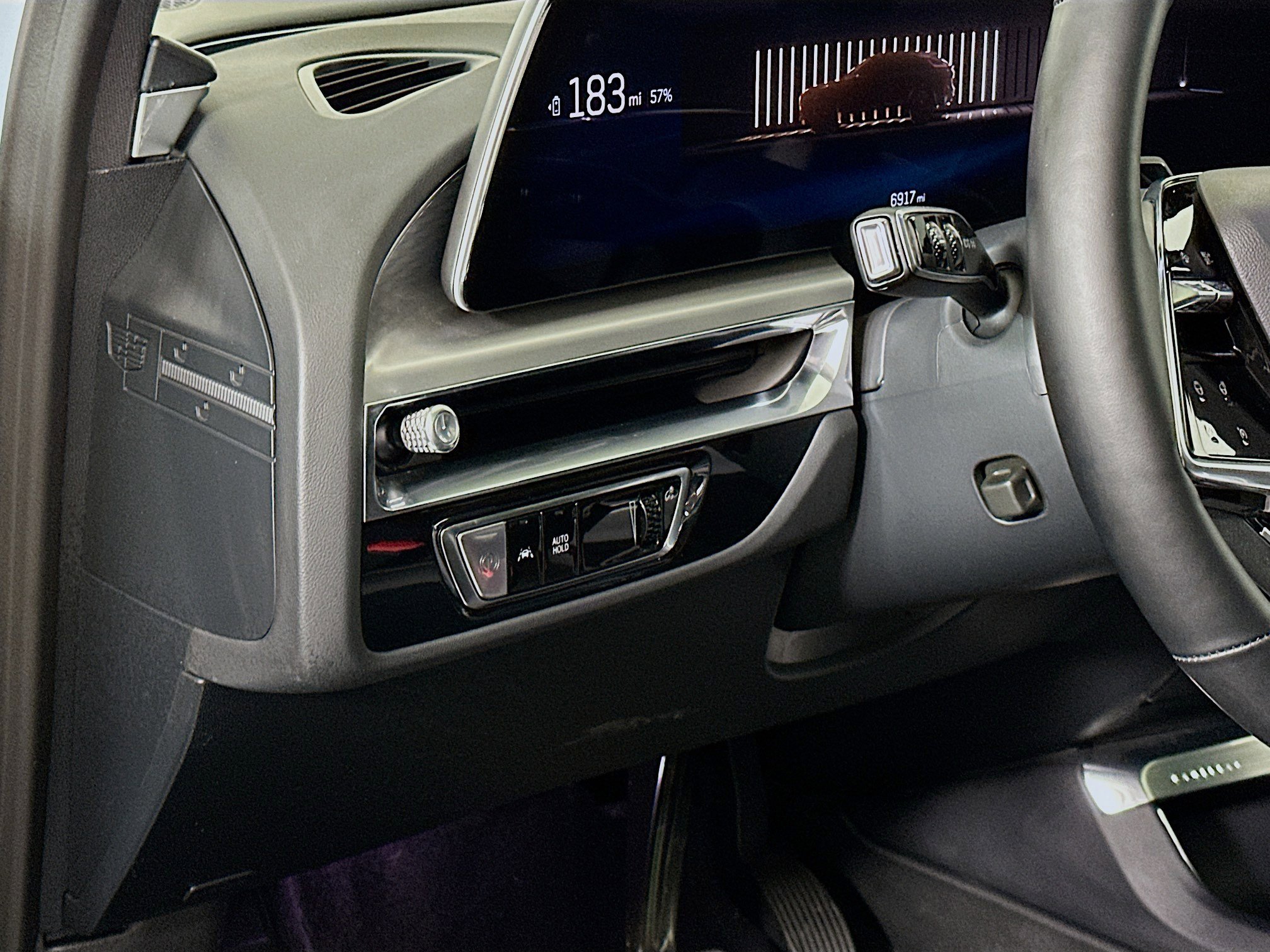 Used 2025 Cadillac Lyriq Sport image 17