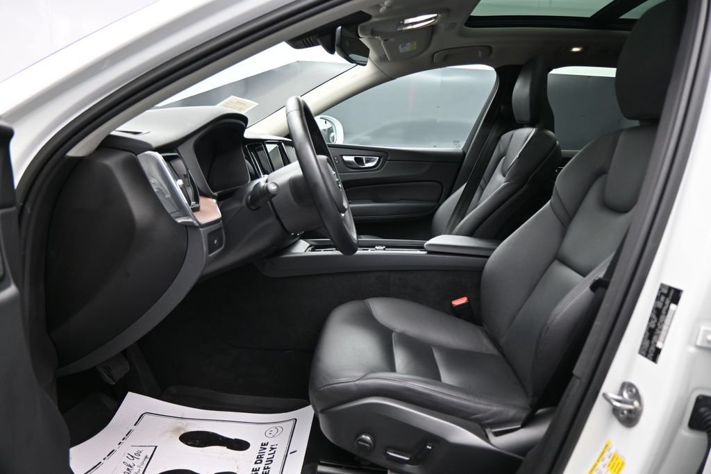 Used 2023 Volvo XC60 B5 Plus w/ Climate Package AWD/4WD image 9