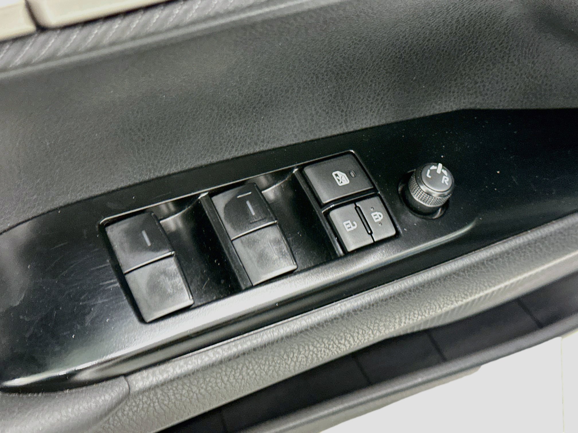 Used 2025 Toyota Camry SE FWD image 15