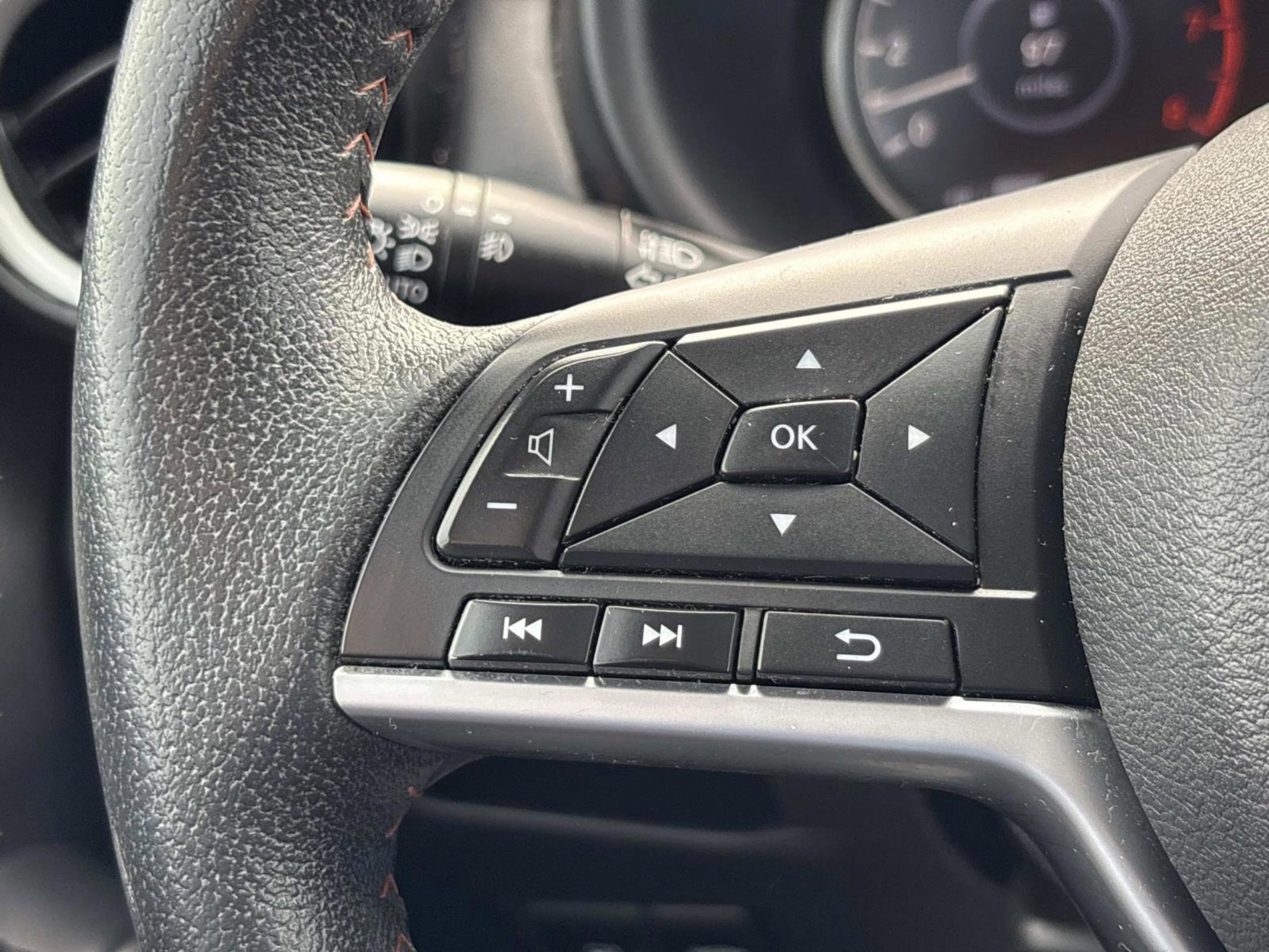 Used 2018 Nissan Kicks SR image 27