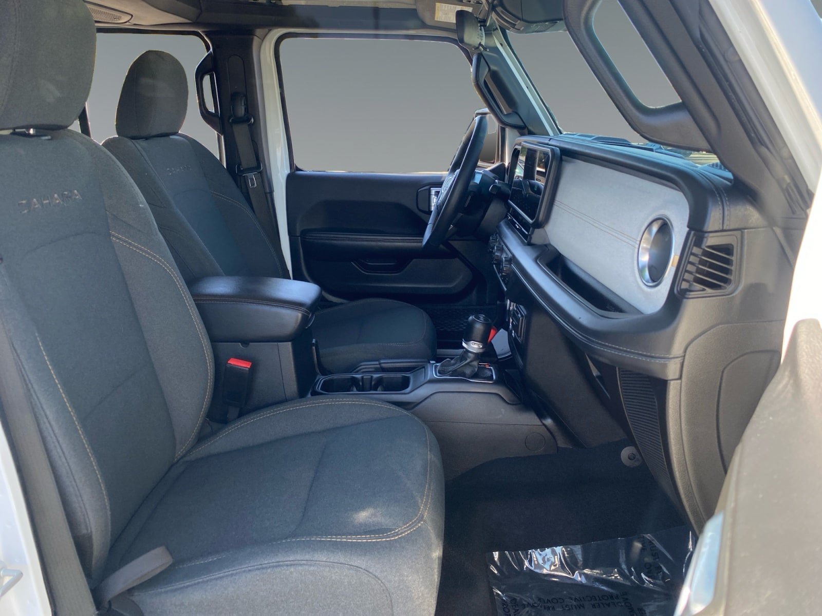 Used 2024 Jeep Wrangler Unlimited Sahara AWD/4WD image 15